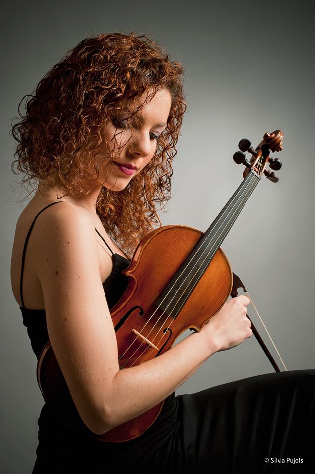 anna urpina amb el seu violí